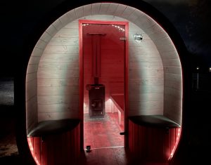 Die neue große mobile Sauna Rügen bei Nacht - Saunavermietung Rügen